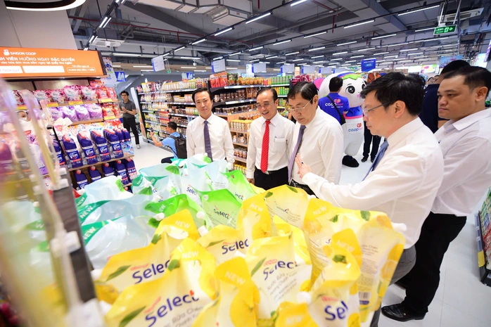 người dân phường đông hòa có thêm điểm mua sắm hiện đại ngay tại bcons city mall (3)